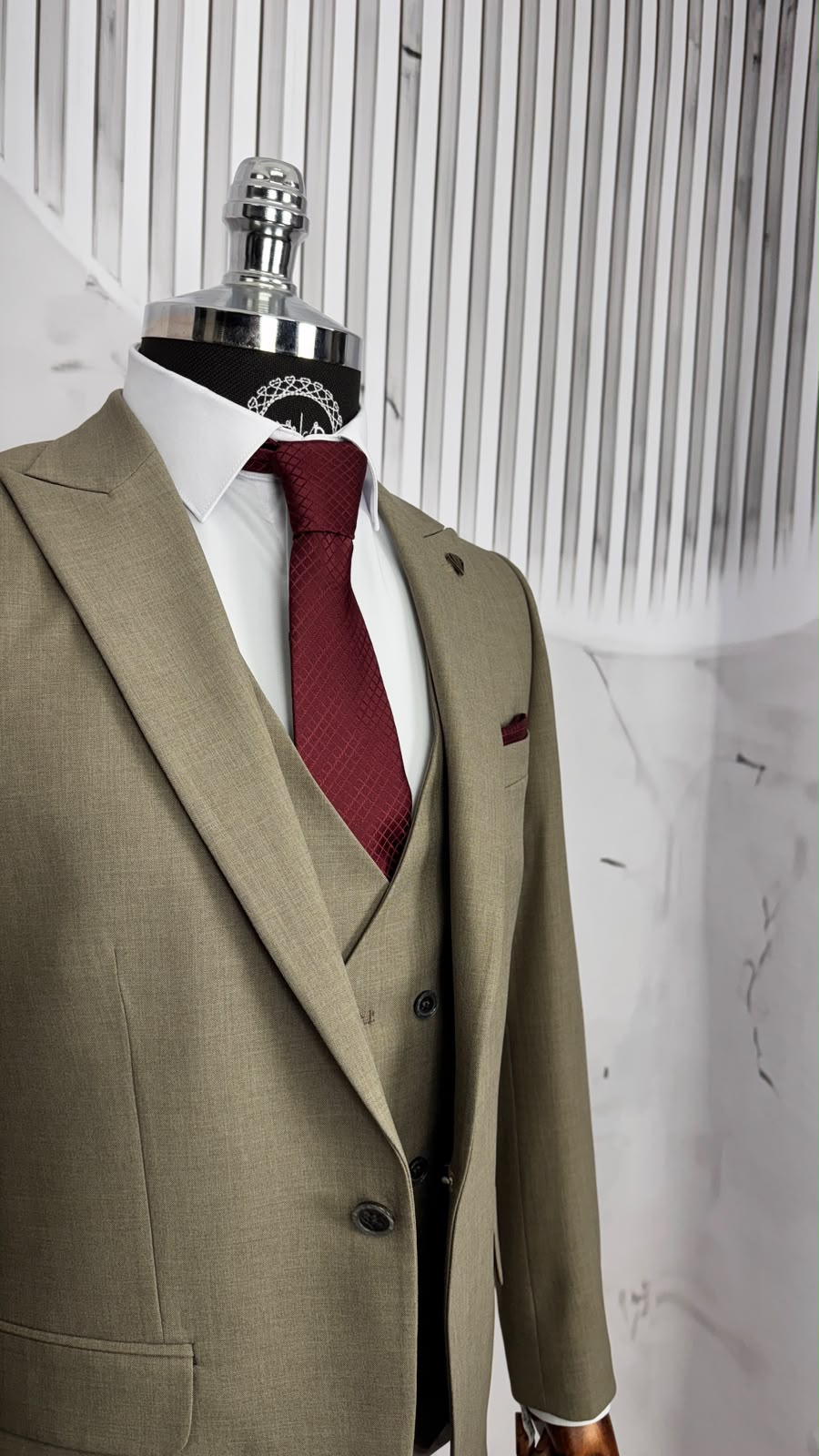 Dupont Slim Fit Sivri Yaka Yelekli Takım Elbise